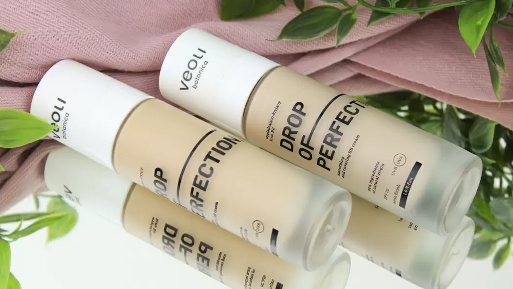 Wygładzająco - kryjący krem BB z naturalnymi cyklopeptydami SPF20
